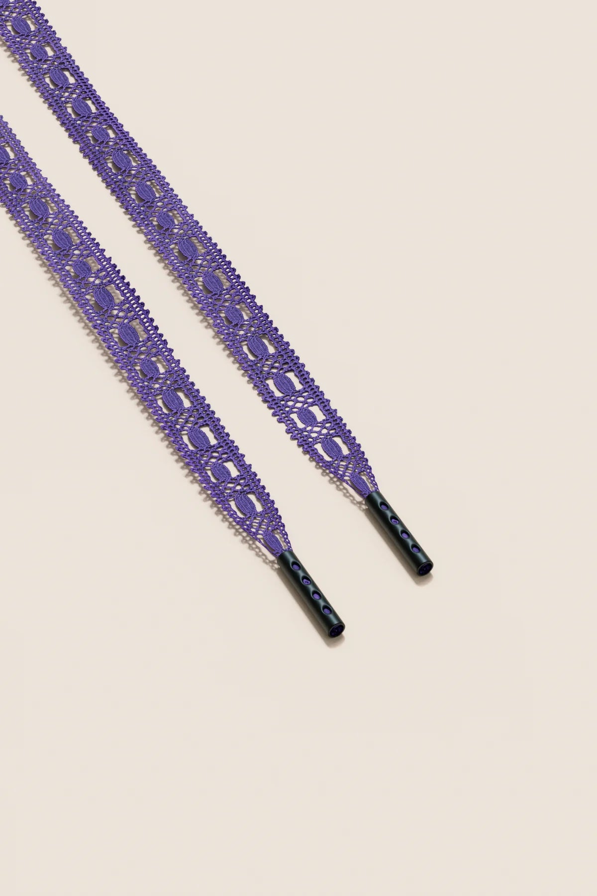 Senkels Lilac Crochet Shoelaces with Black Matte Aglets